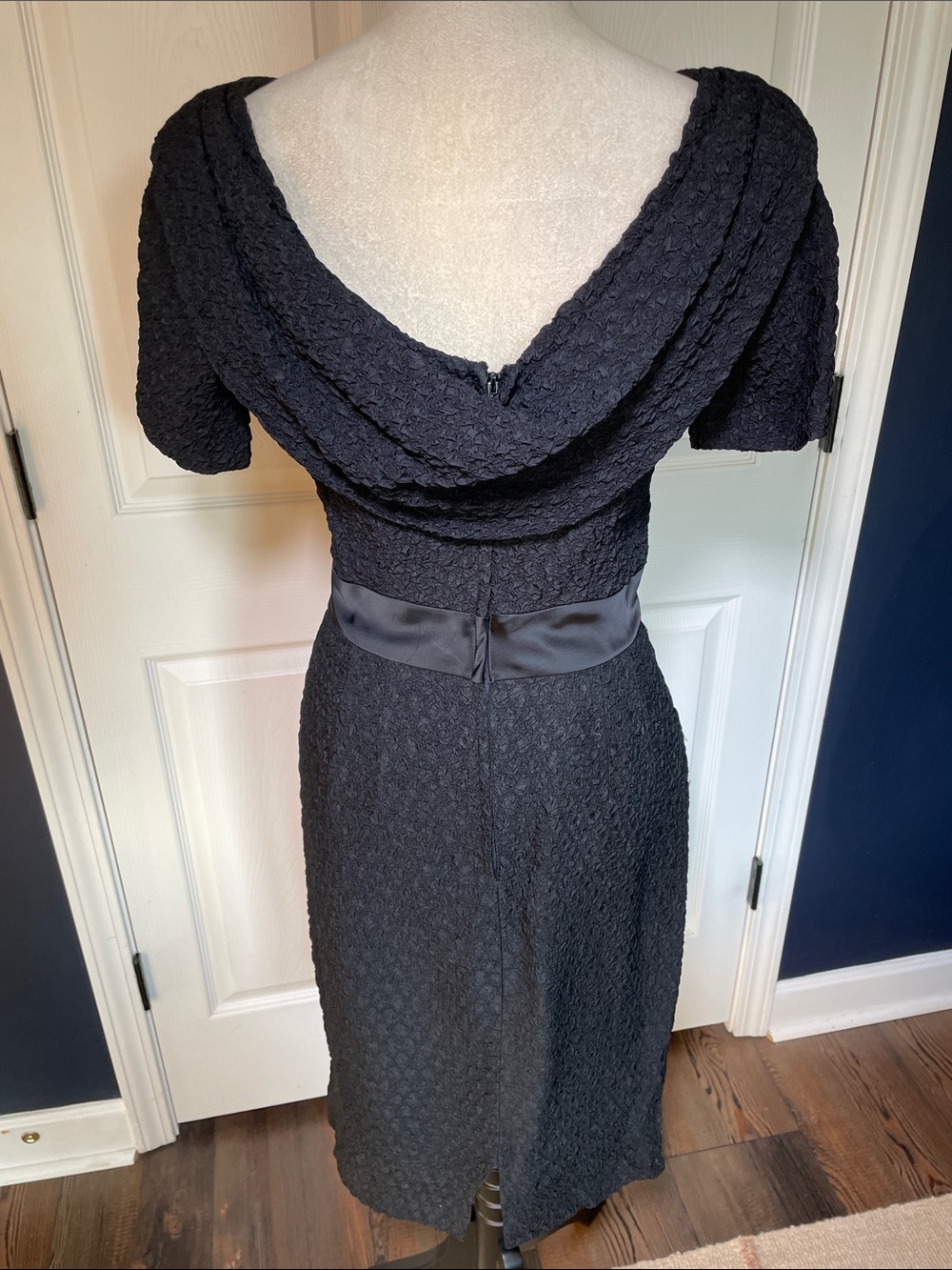 1950s Topaz Original Black Woven Ribbon Knit Cocktail Dress Satin Bow
Size 4/6 - Picture 5 of 15